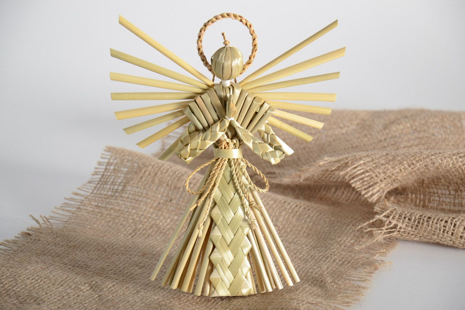 Интерьерная подвеска плетеная из соломы Ангел-хранитель ручной работы эко декор  фото 1