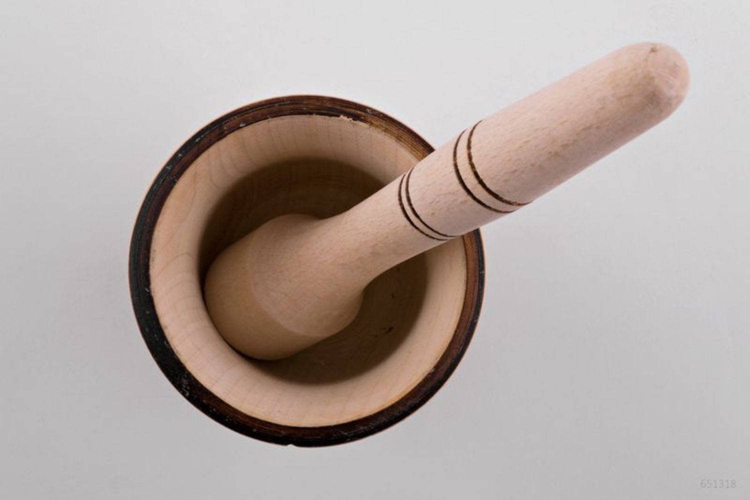 Mortar with pestle for chopping the spices photo 3