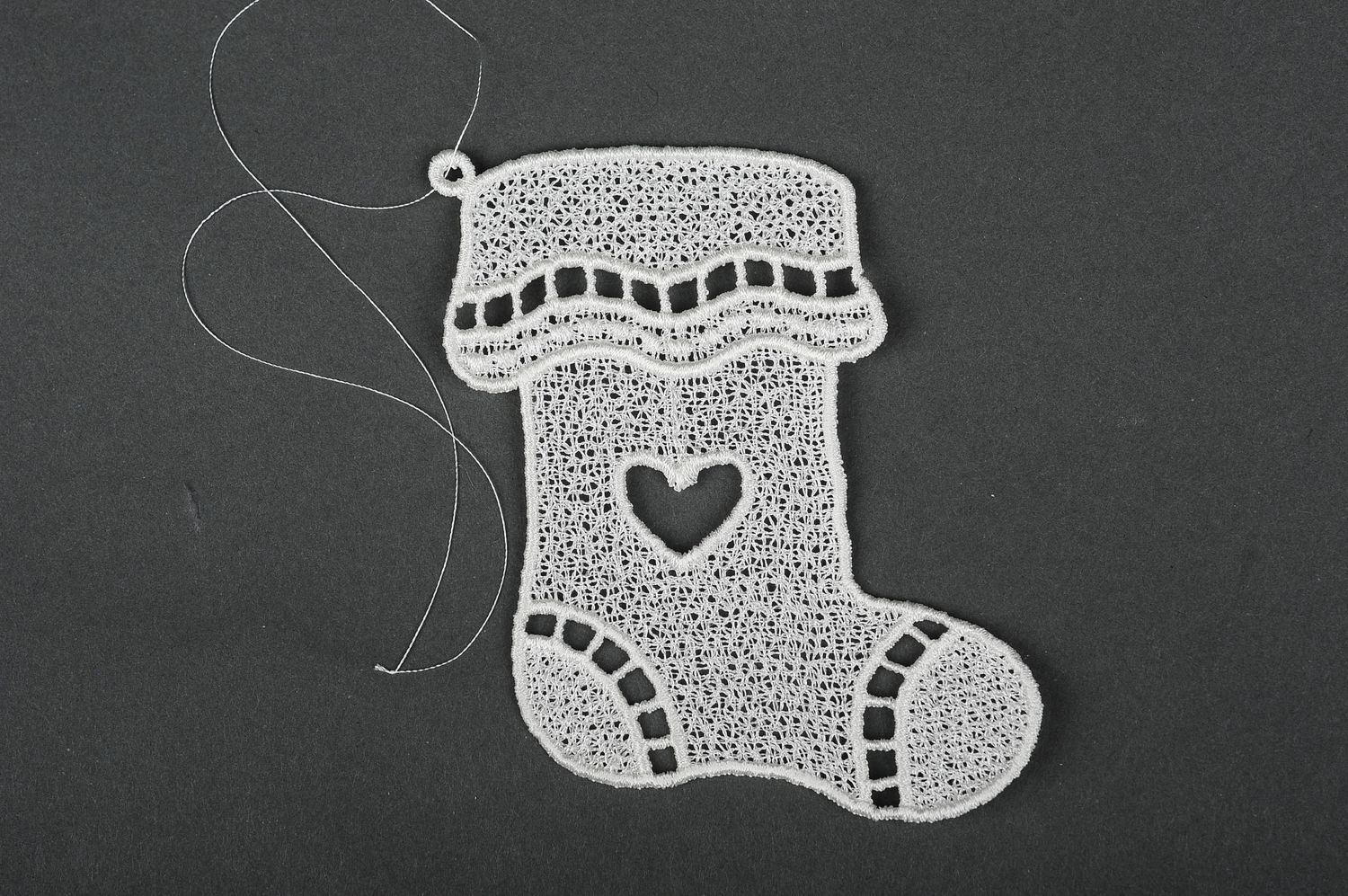 Рождественский носок ручной работы елочная игрушка декоративная подвеска ажурная фото 4