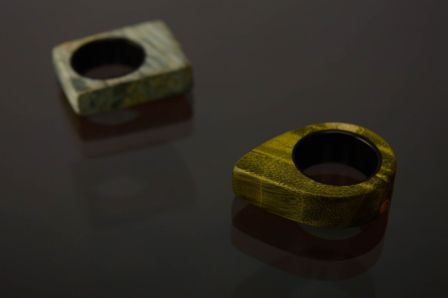 Ear plugs made of wood and hard rubber photo 1