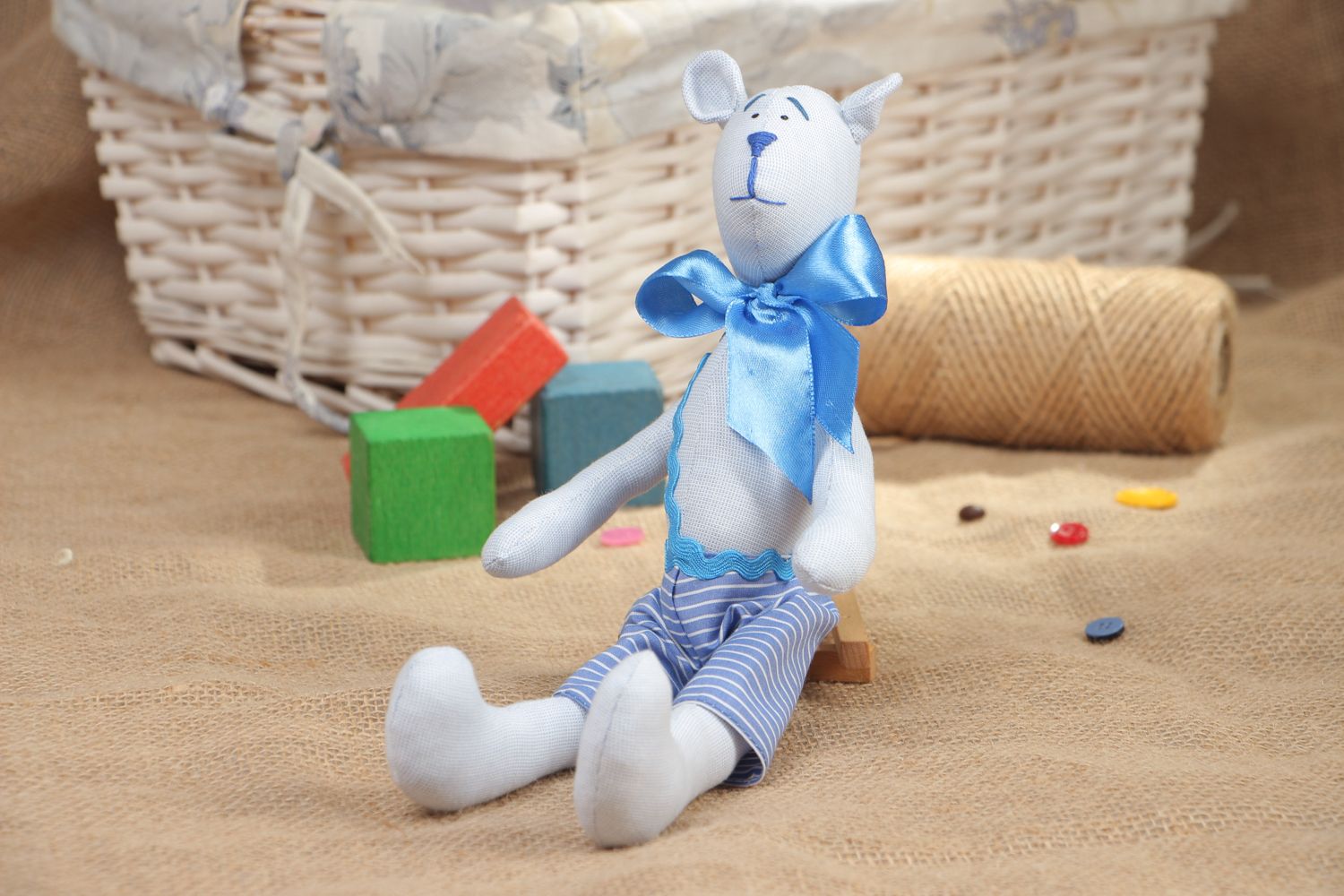 Текстильная игрушка мишка с бантиком на шее фото 5