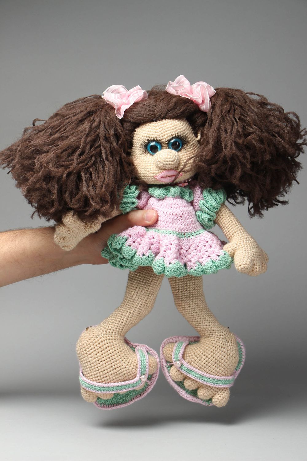 Gehäkelte Puppe mit Haaren foto 4