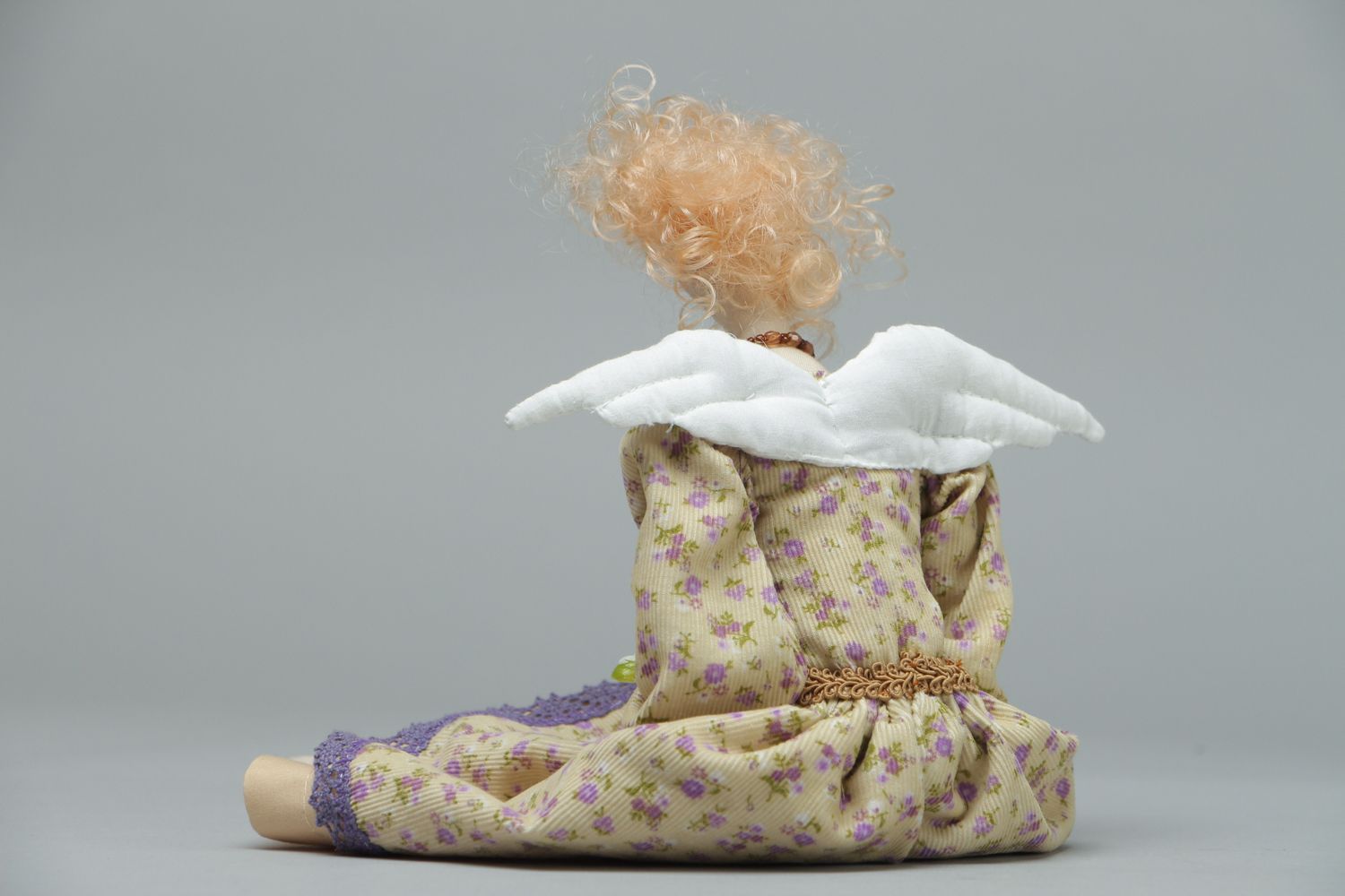 Muñeca de trapo ángel con alas foto 3