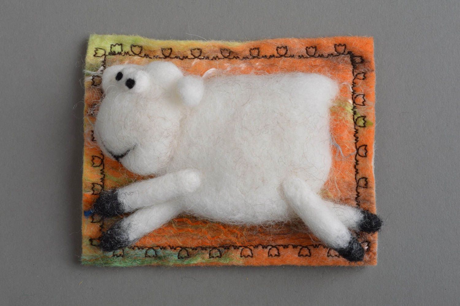 Aimant frigo mouton en laine feutrée naturelle fait main original rectangulaire photo 3