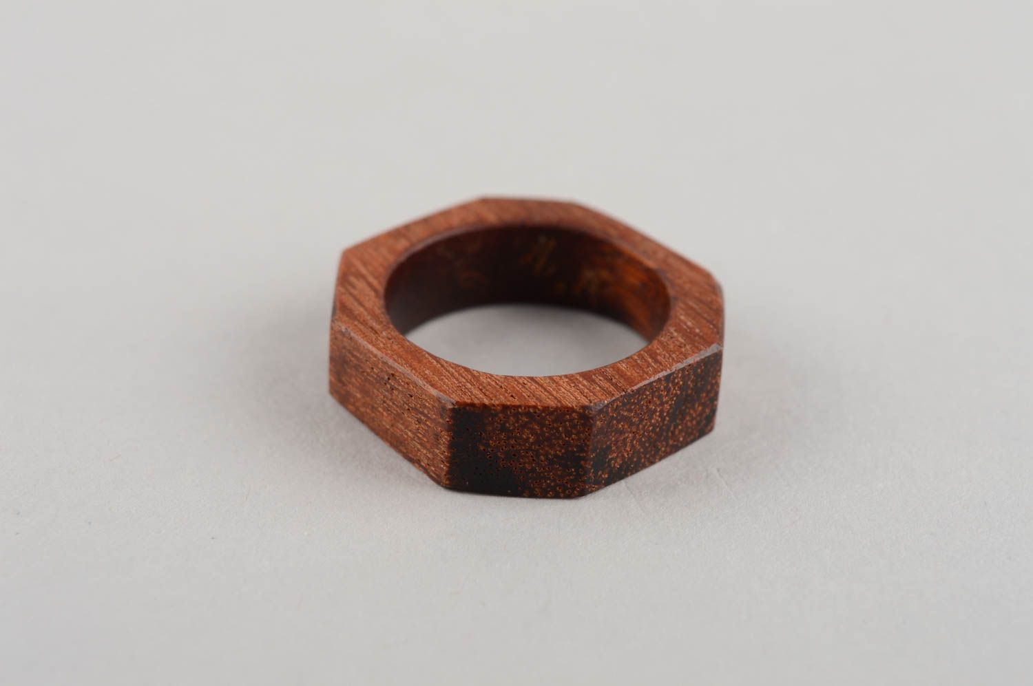 Необычный авторский аксессуар кольцо гайка из натурального дерева ручная работа фото 3