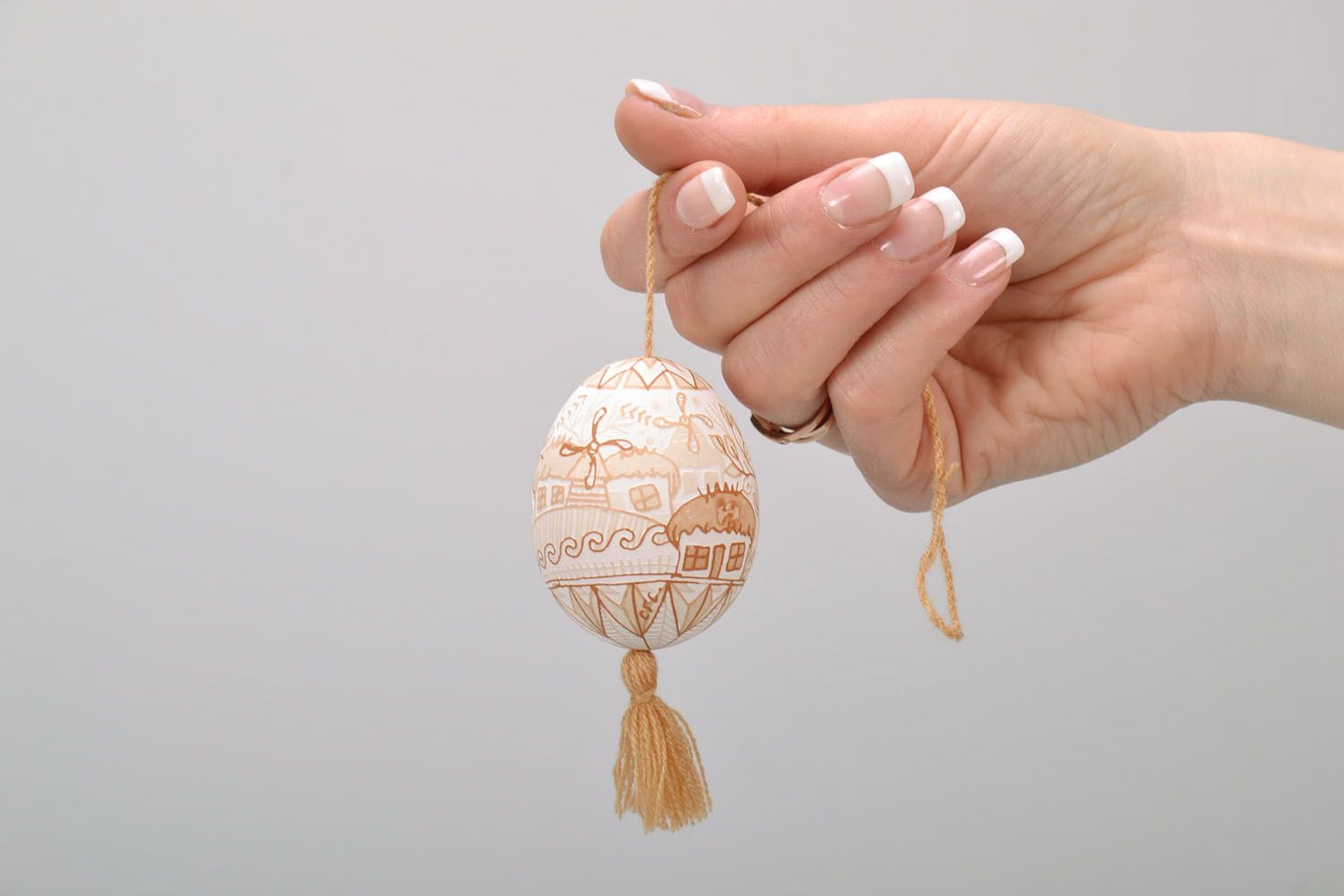 Œuf de Pâques décoratif fait main avec lacet photo 2