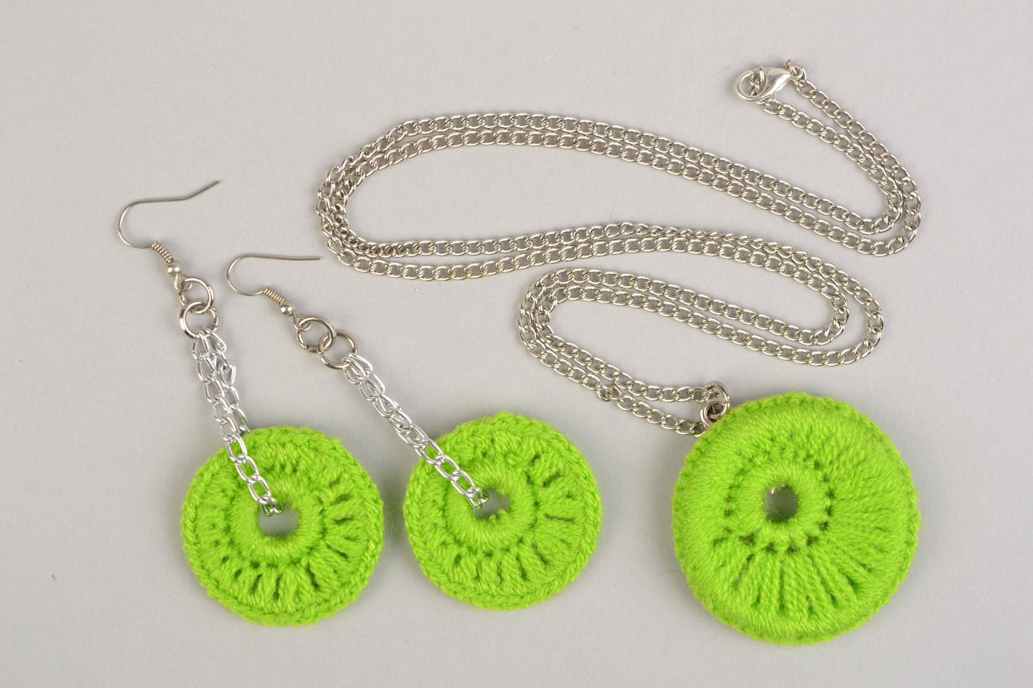 Handmade thread woven jewelry set 2 items yellow green earrings and pendant photo 5