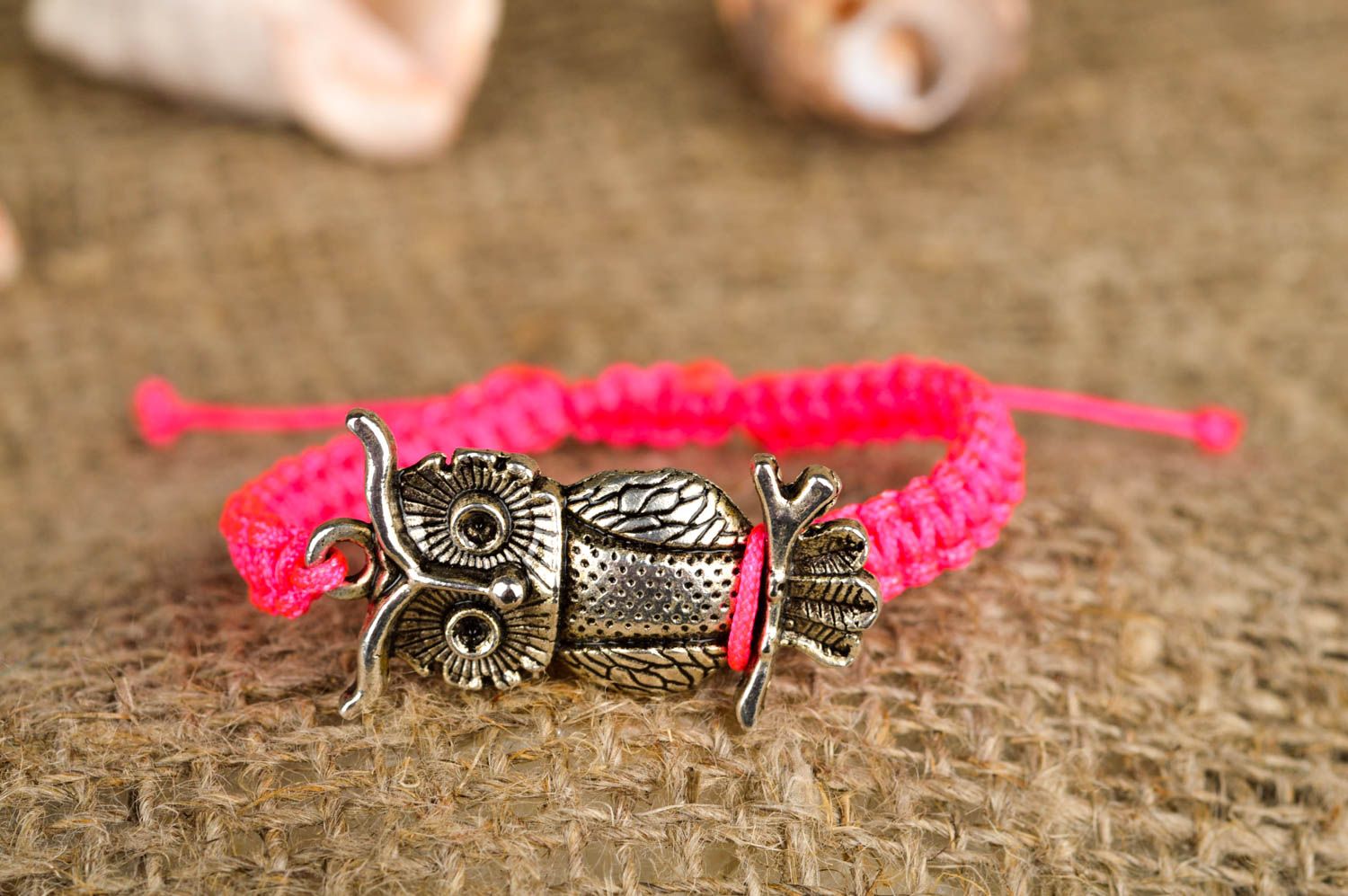 Bracelet tressé rose Bijou fait main avec hibou métallique Cadeau pour femme photo 1