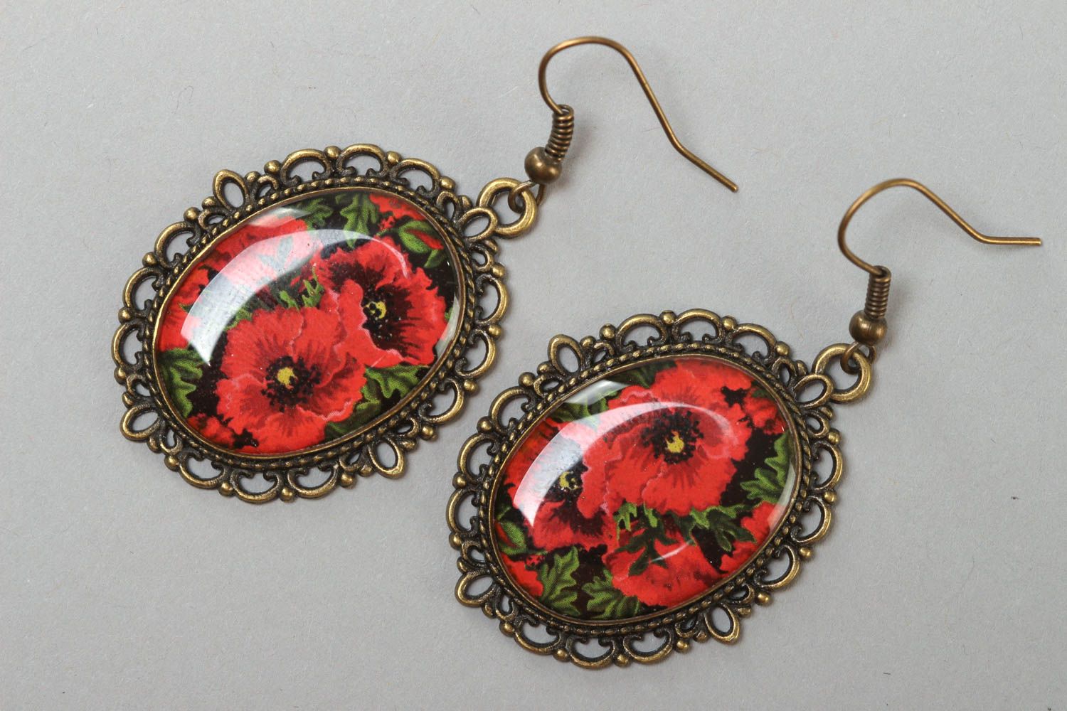 Egg-shaped vintage handmade earrings made of glass glaze with red poppies photo 2