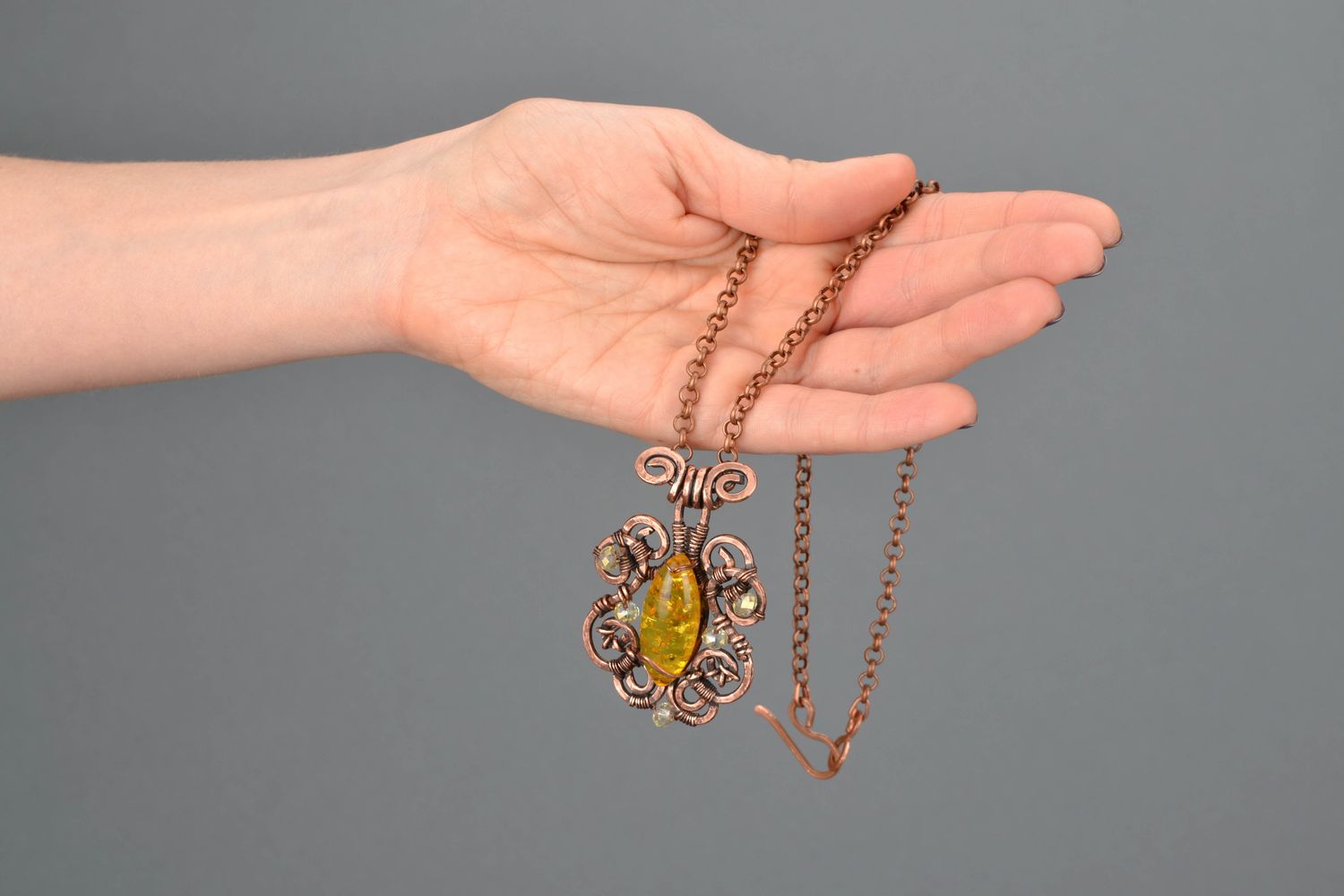Wire wrap neck pendant with natural amber photo 2