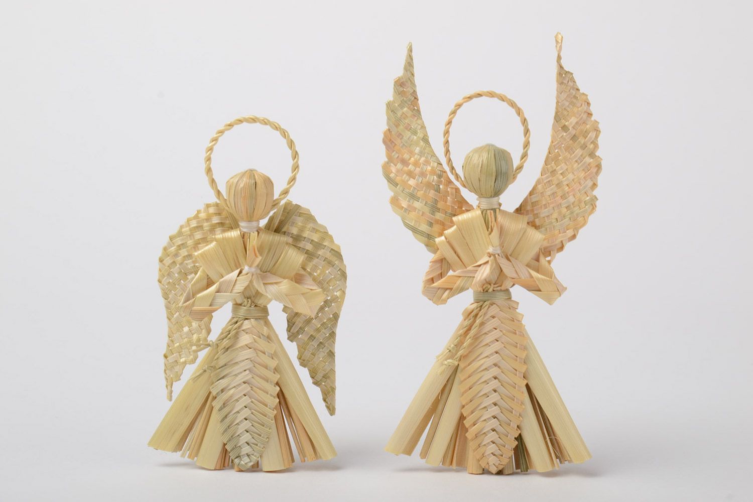 Set of 2 handmade decorative wall hanging figurines of angels woven of straw photo 2