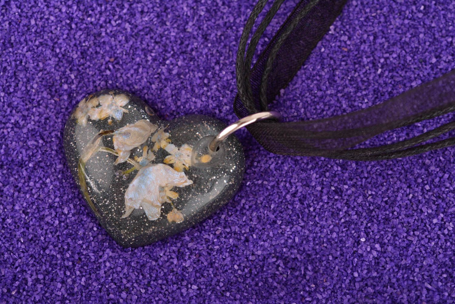 Handmade Herz Anhänger Damen Schmuck Accessoire für Frauen mit Trockenblumen  foto 1