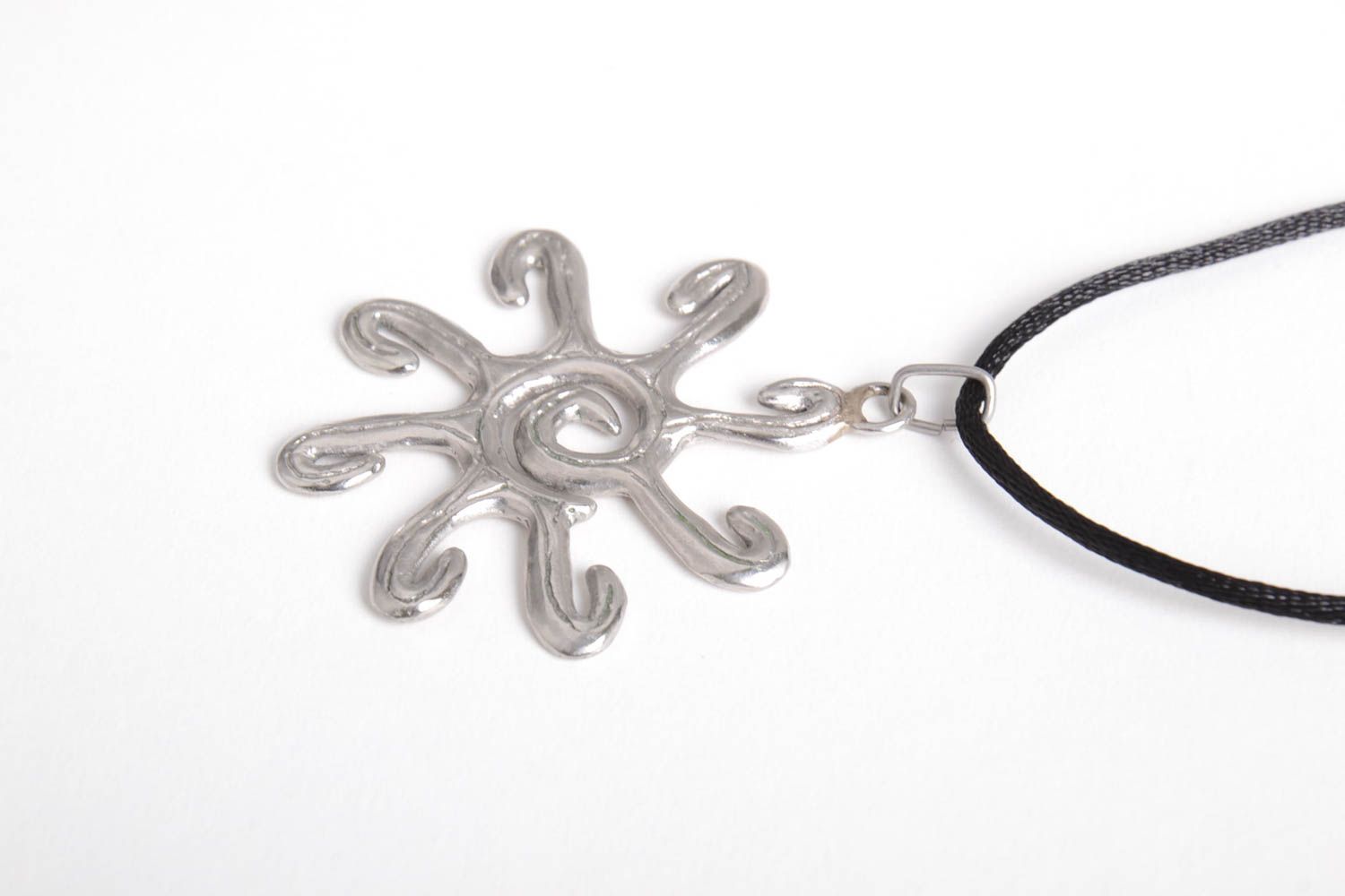 Beautiful handmade metal pendant accessories for girls metal jewelry designs photo 3