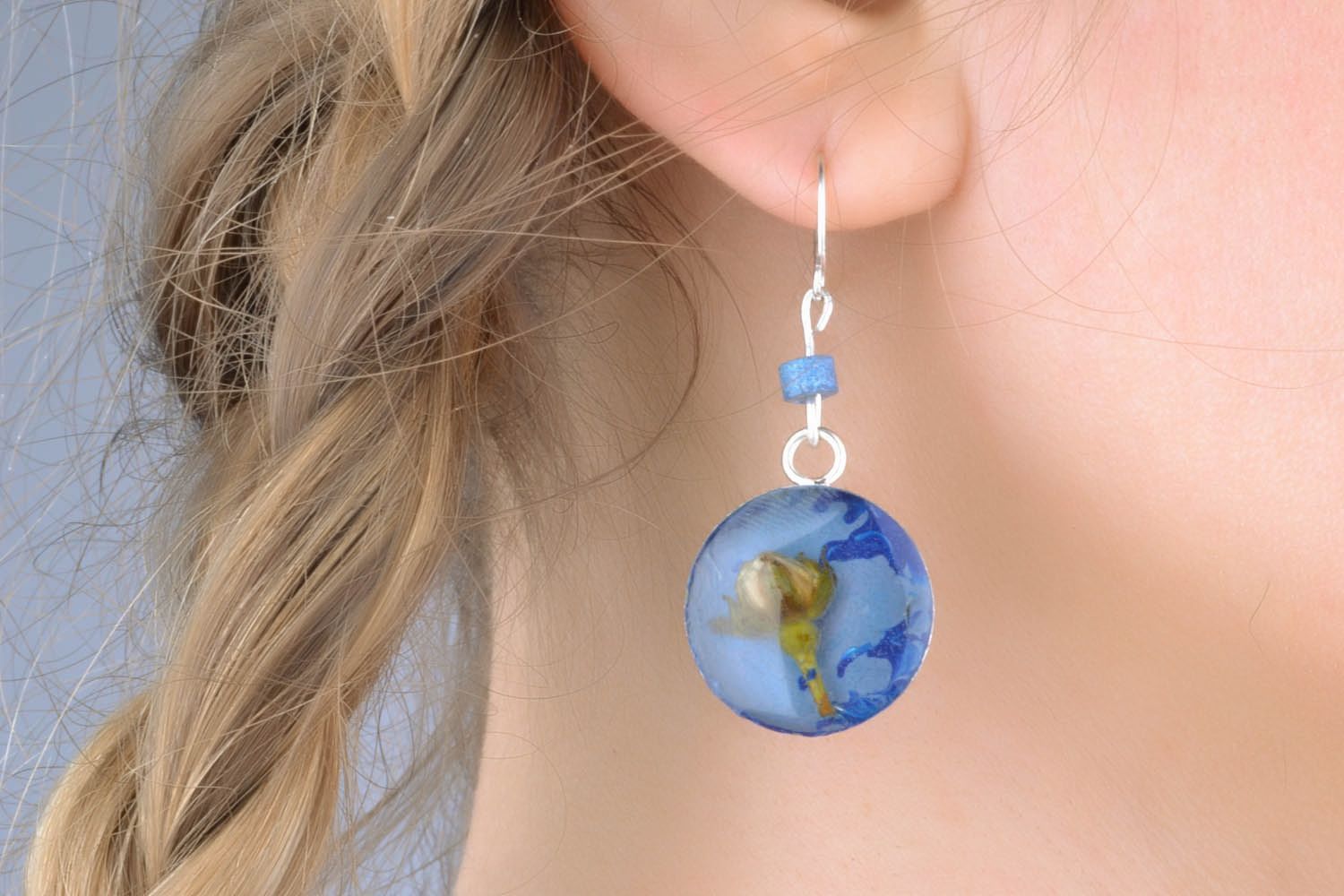 Earrings with dried flowers in jewelry resin photo 1