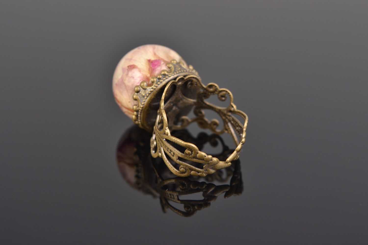 Unusual handmade ring with real flower coated with epoxy resin photo 4