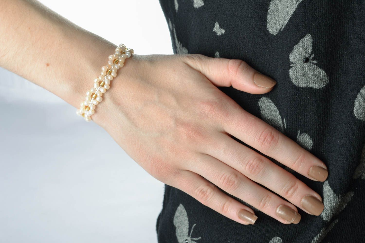 Bracelet en perles fantaisie et lacet technique de macramé photo 4