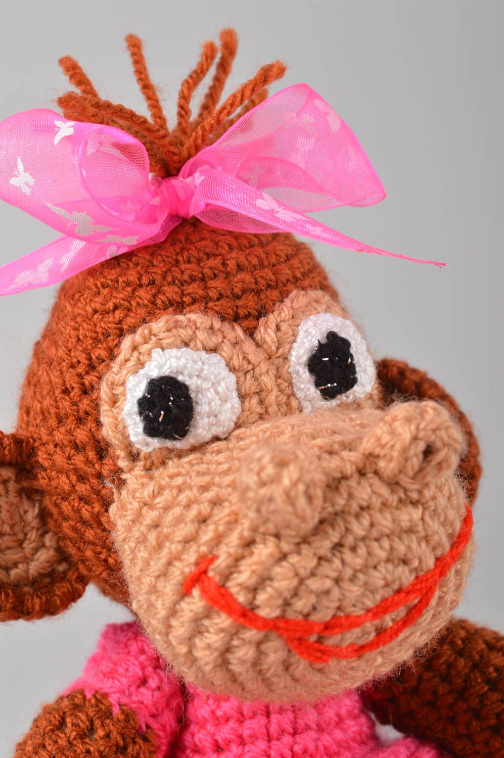 Peluche singe en robe Jouet fait main tricoté au crochet Cadeau pour fille photo 4