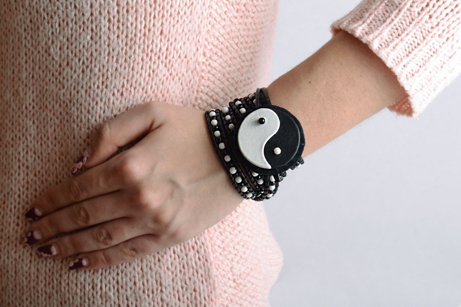 Leather handmade bracelet-belt with natural stones black and white yin yang  photo 1