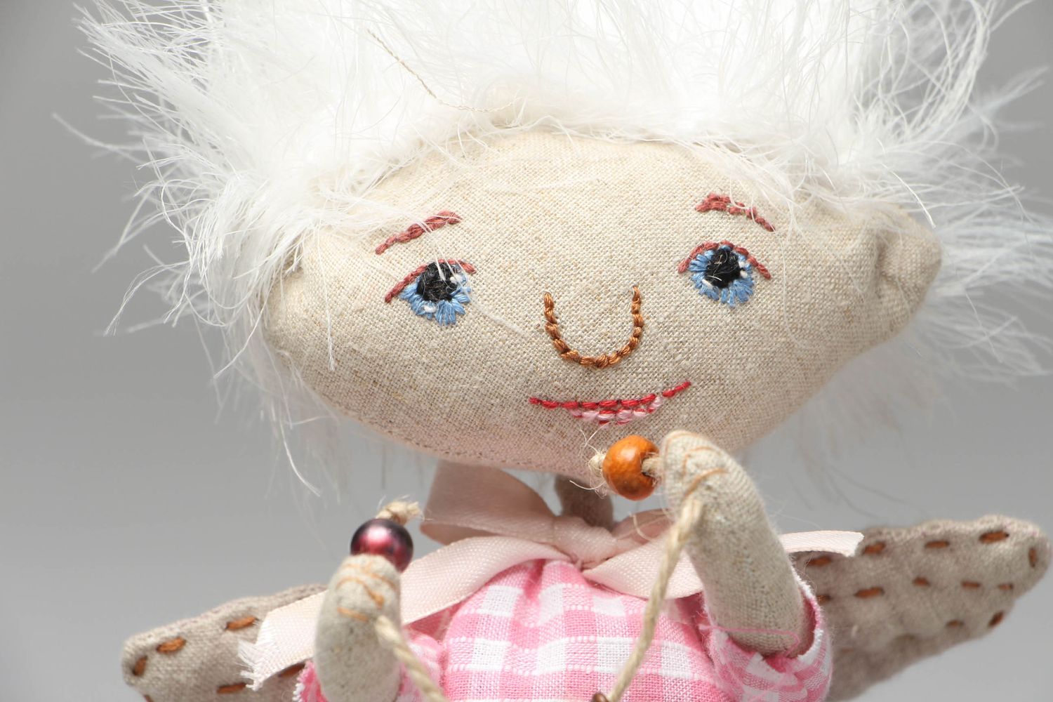 Авторская мягкая кукла из натуральных тканей Ангел с сердечком фото 2