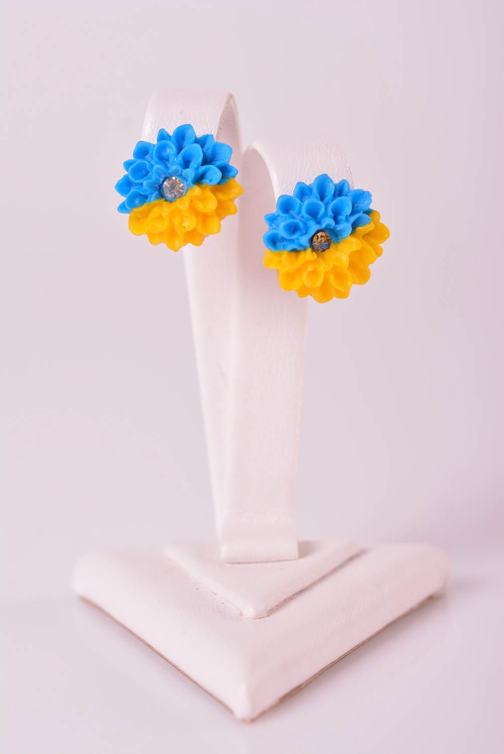 Модные серьги украшение ручной работы серьги клипсы из пластики яркие цветы фото 1