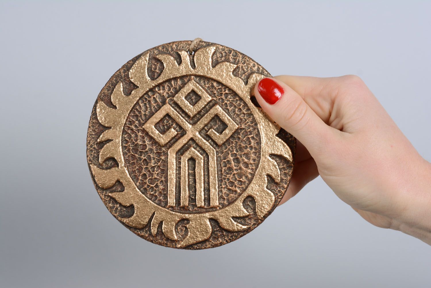 Pingente amuleto de cerâmica foto 3