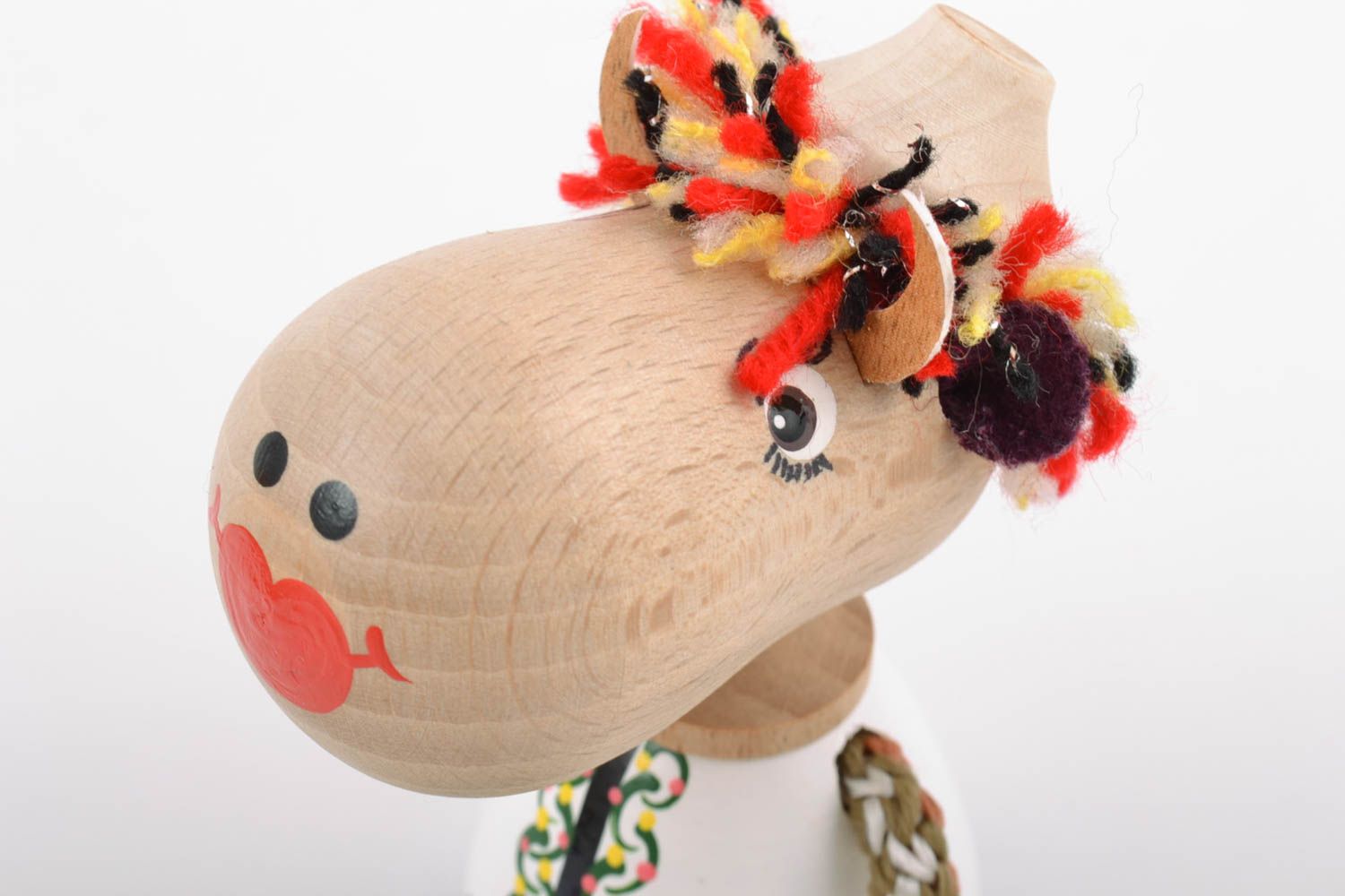 Деревянные эко-игрушки бычки и коровка набор 3 штуки с росписью красками фото 3