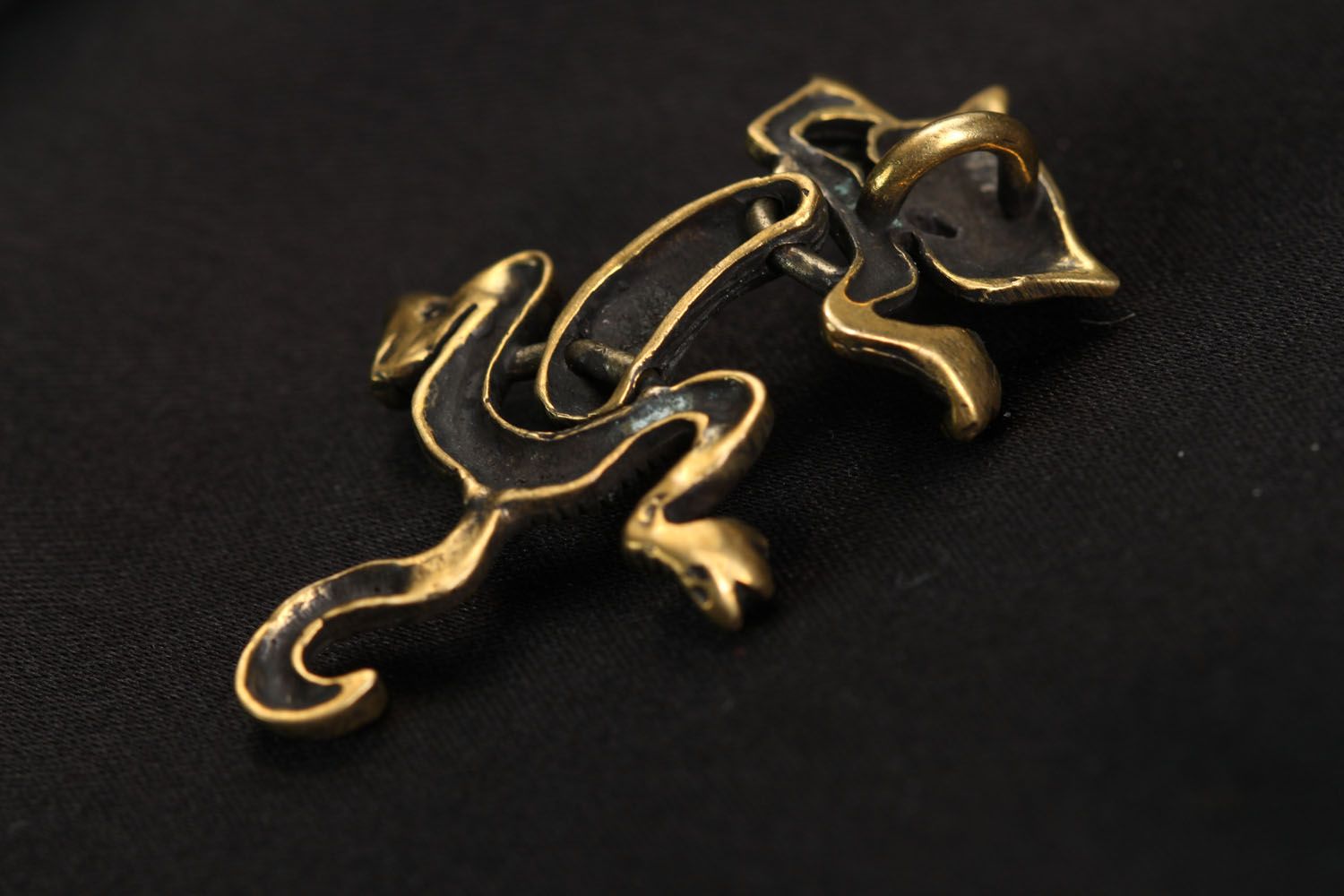 Colgante de bronce con forma de gato foto 3
