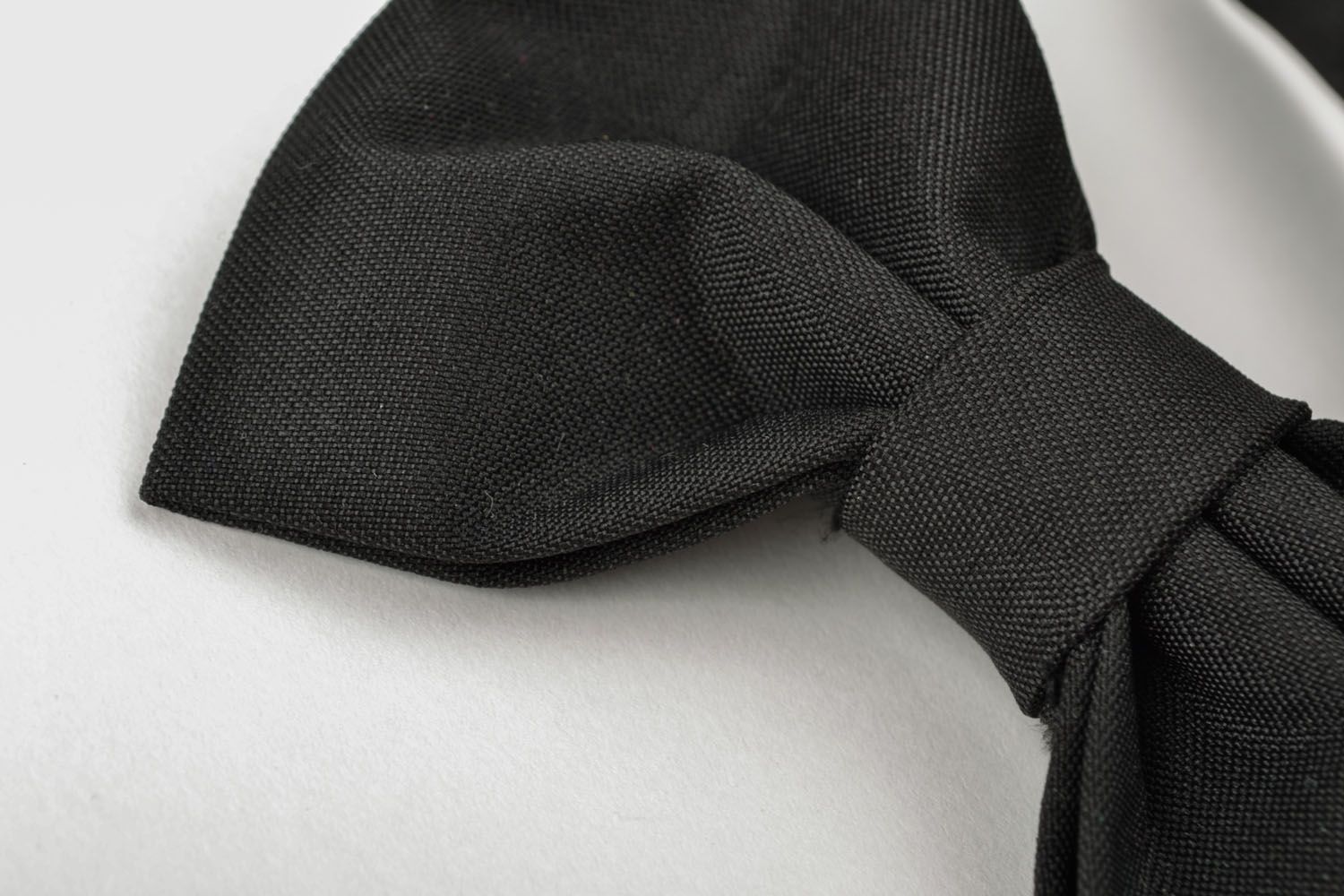 Черный классический галстук-бабочка фото 4