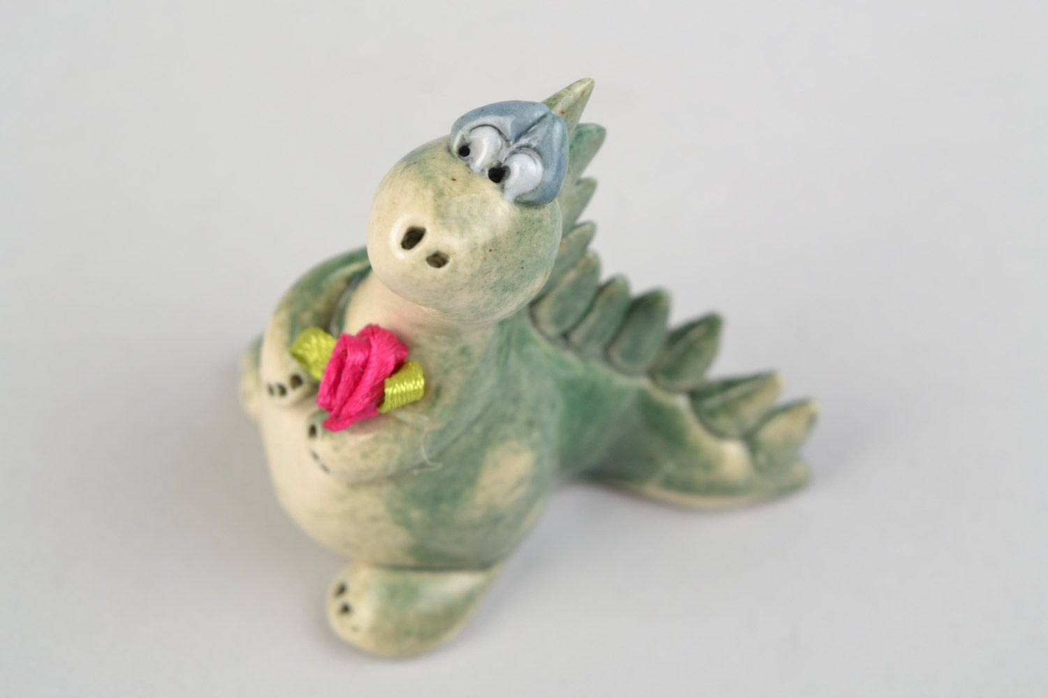 Künstler handmade Deko Figur aus Ton mit Glasur bemalt Drache mit Blume foto 3