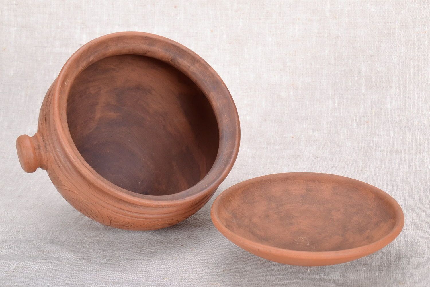 Pot en argile avec couvercle artisanal photo 4