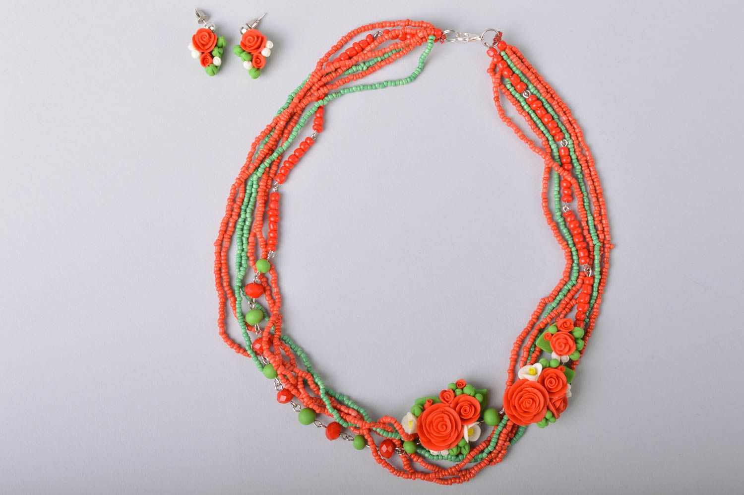 Boucles d'oreilles et collier rouge vert avec fleurs faits main accessoires photo 2