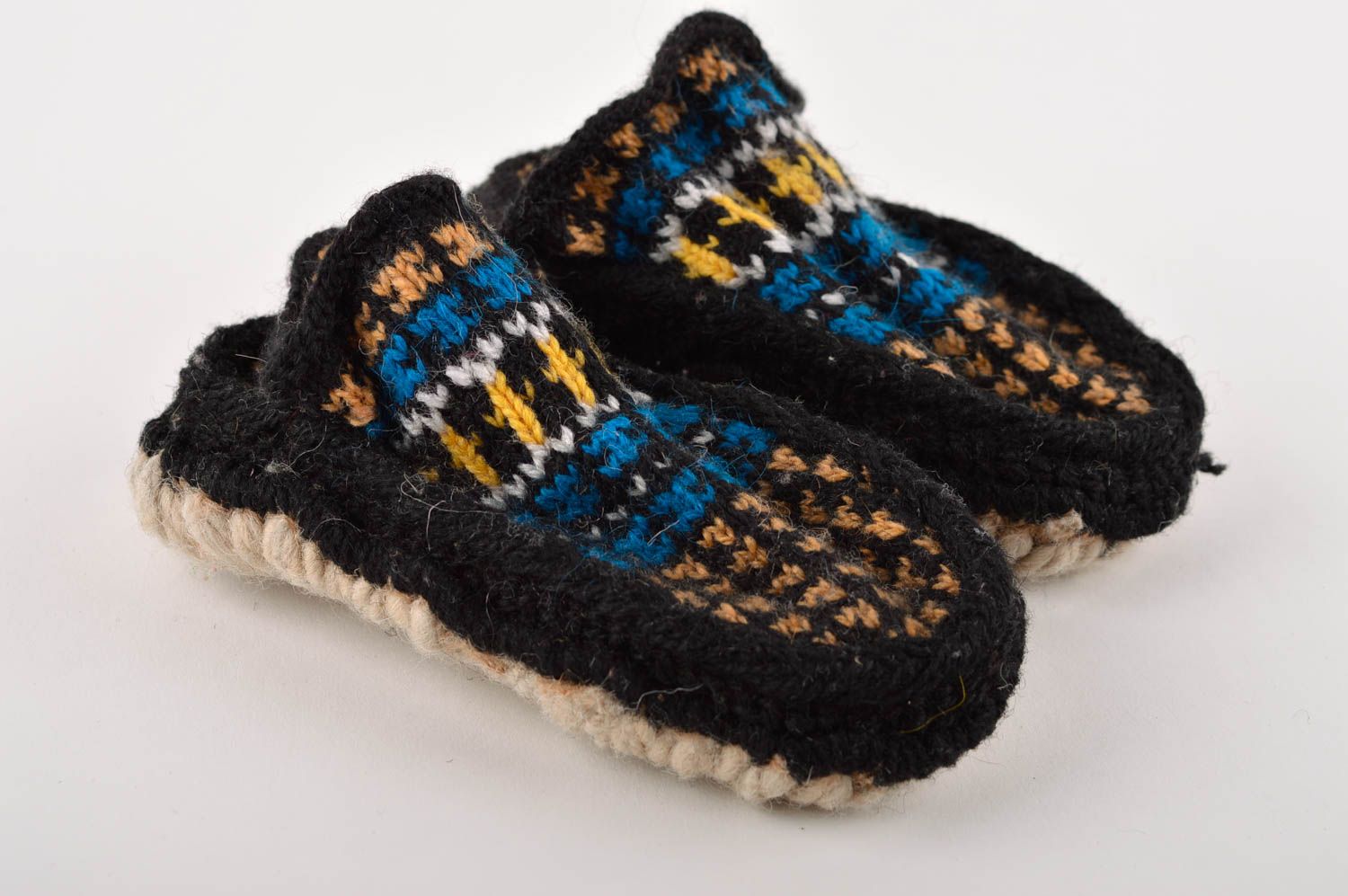 Handmade baby slippers warm woolen slippers knitted slippers for children photo 2