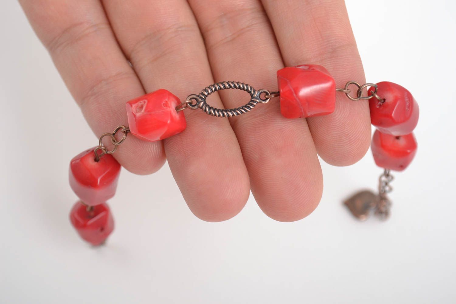 Bracelet en pierres naturelles corail fait main métallique Cadeau pour femme photo 5