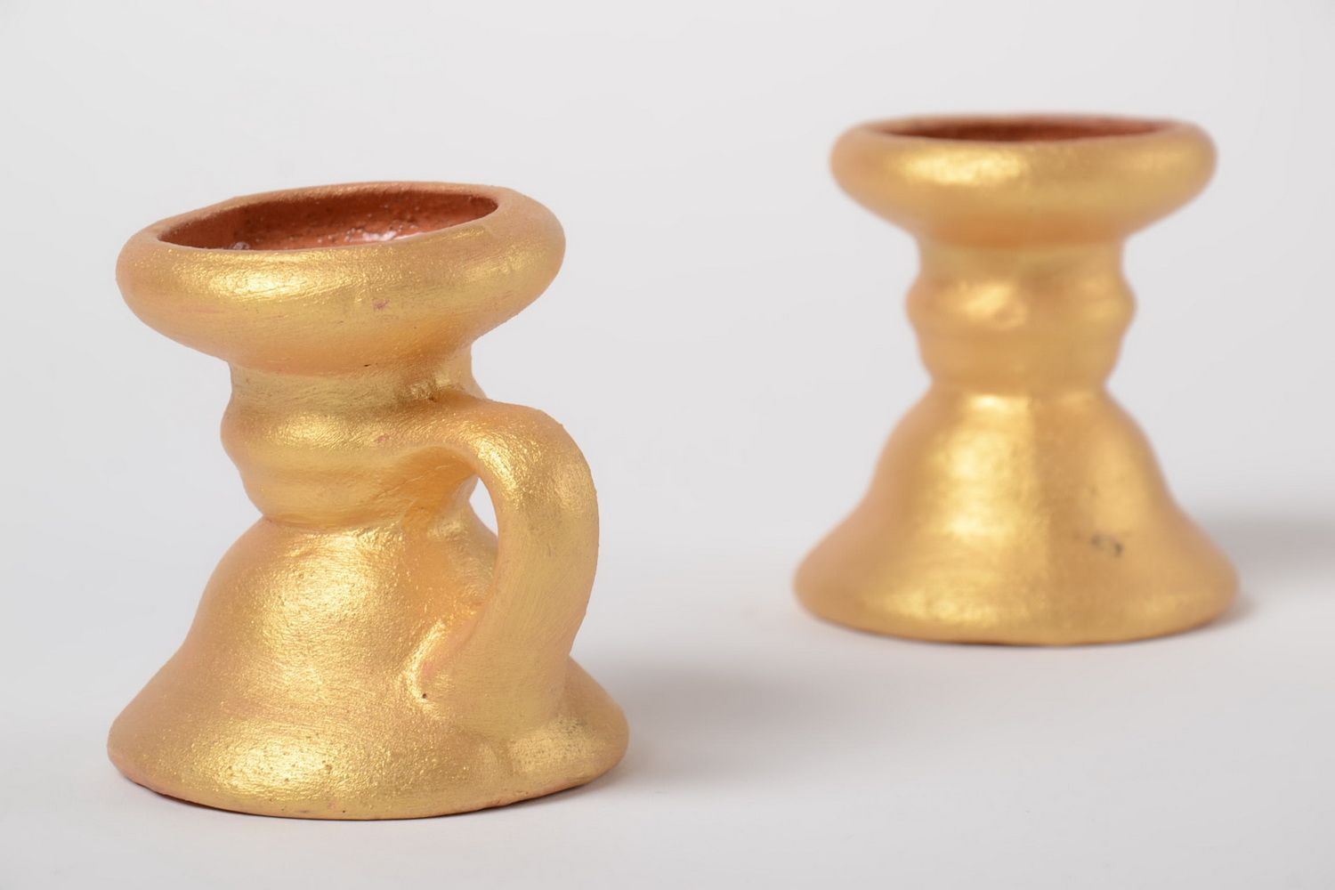 Set de bougeoirs en argile faits main peints 2 pièces design couleur d'or photo 4