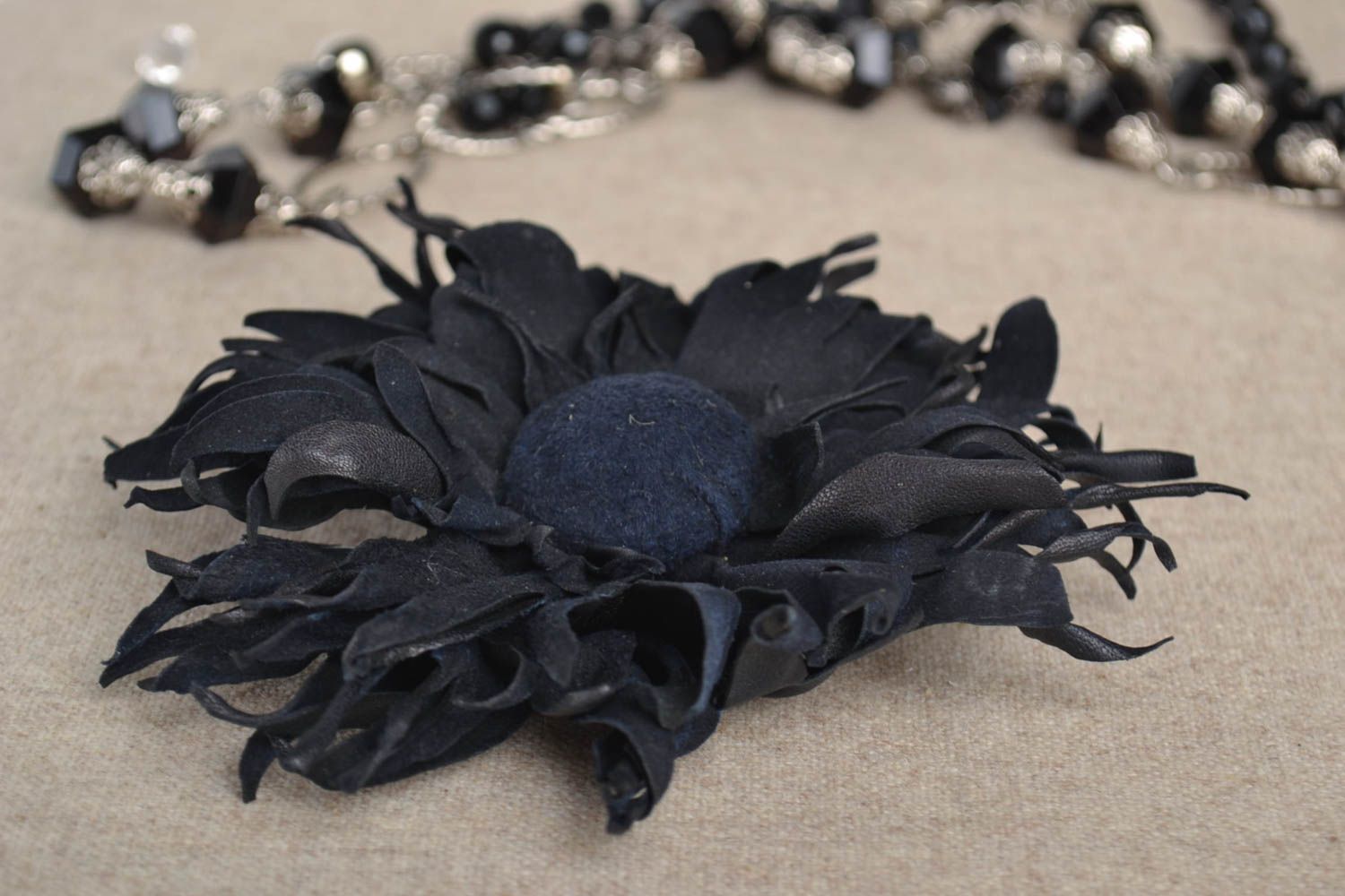 Handmade Blumen Brosche Schmuck aus Leder Designer Accessoire Geschenk für Frau foto 1