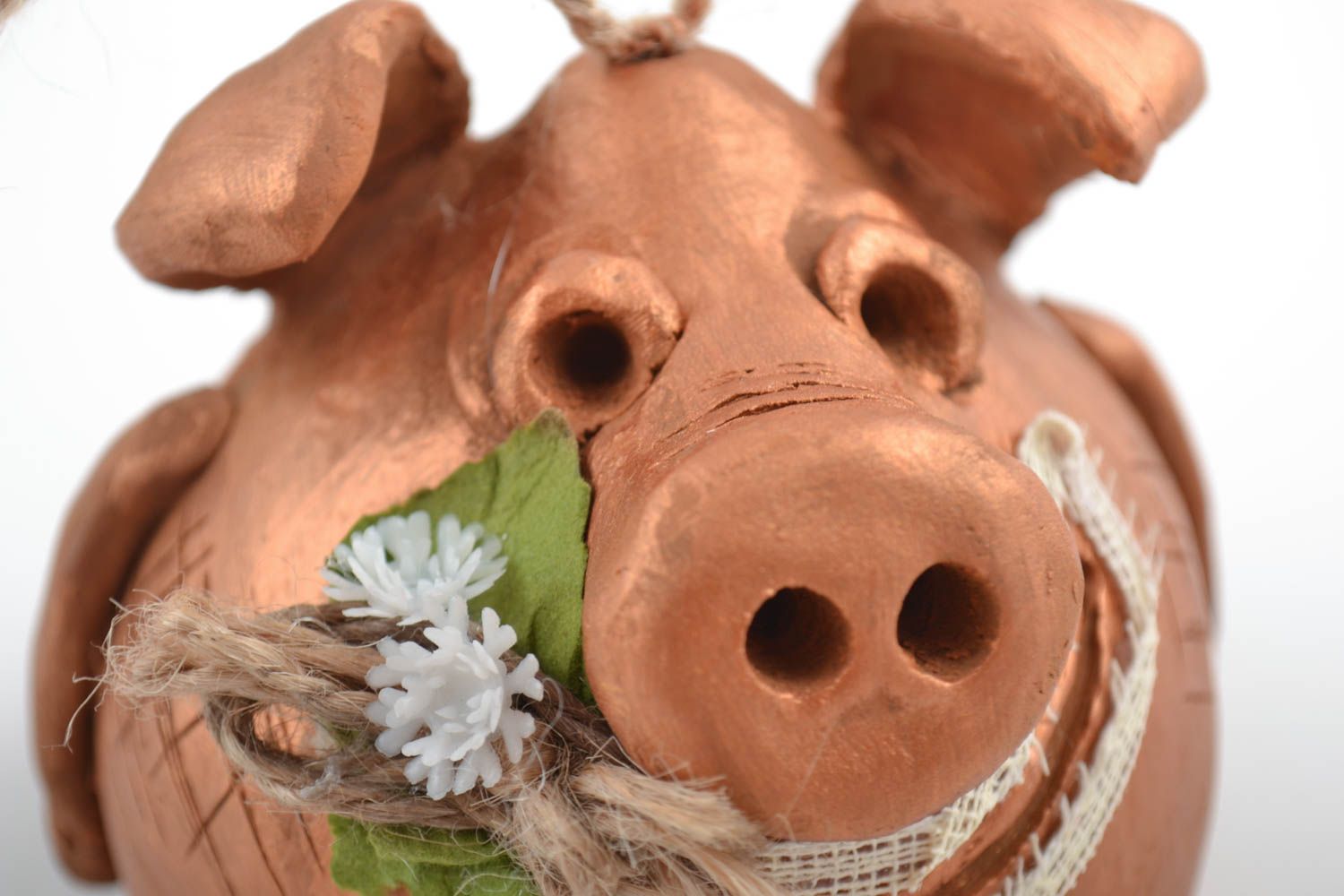 Керамический колокольчик свинья сувенир ручной работы фигурка из глины  фото 2