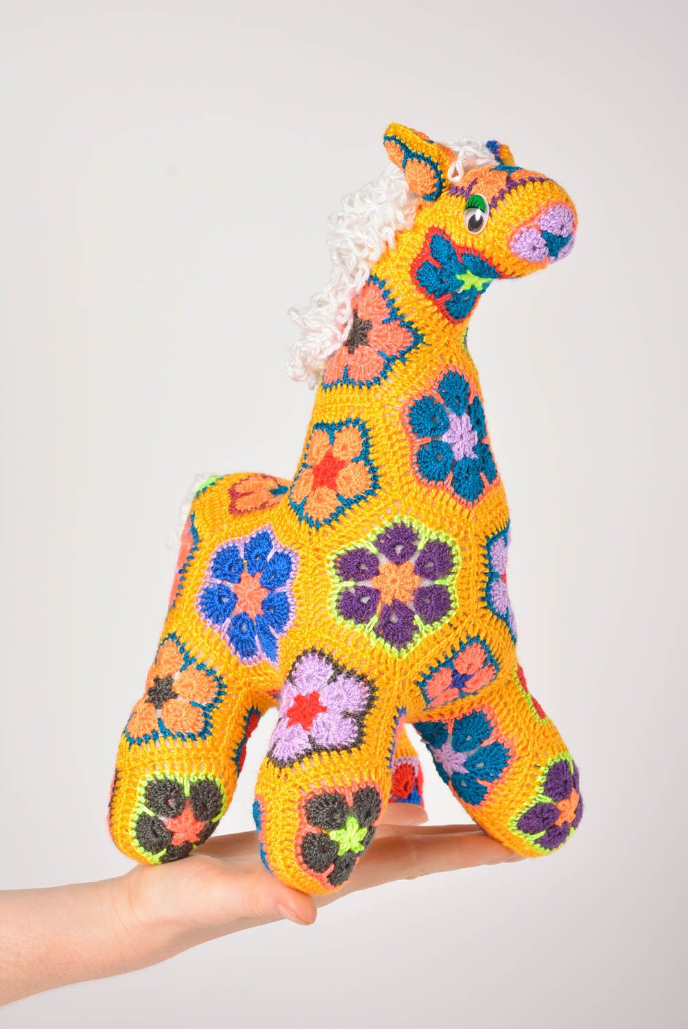 Handmade Spielzeug Giraffe Kuscheltier gehäkelt Geschenk Idee bunt gelb groß foto 5