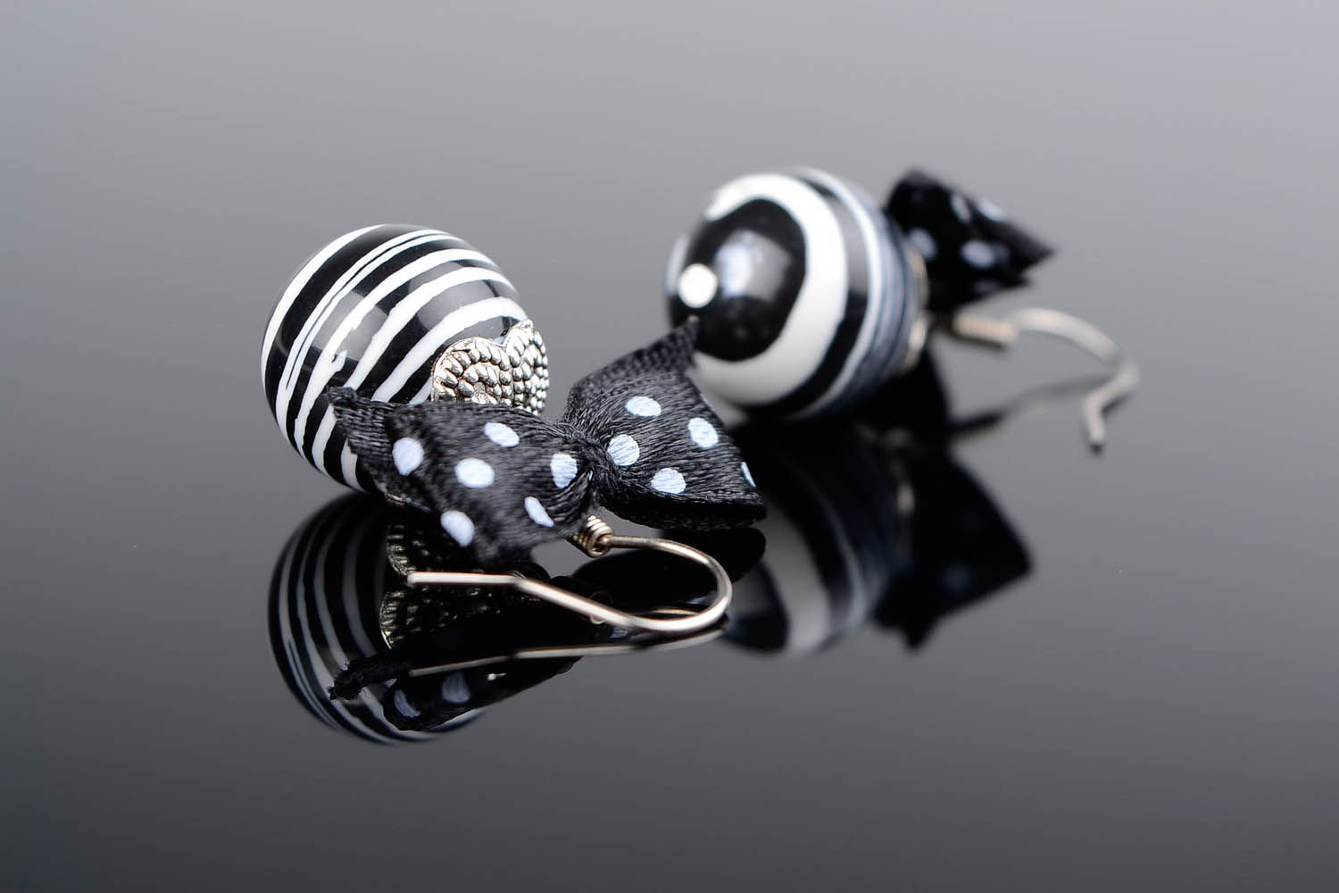 Black and white ball earrings photo 1