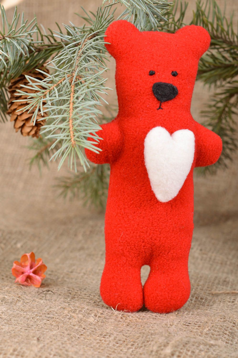 Rotes schönes Kuscheltier Bär aus Fleece mit Herzen schön klein handgemacht foto 1