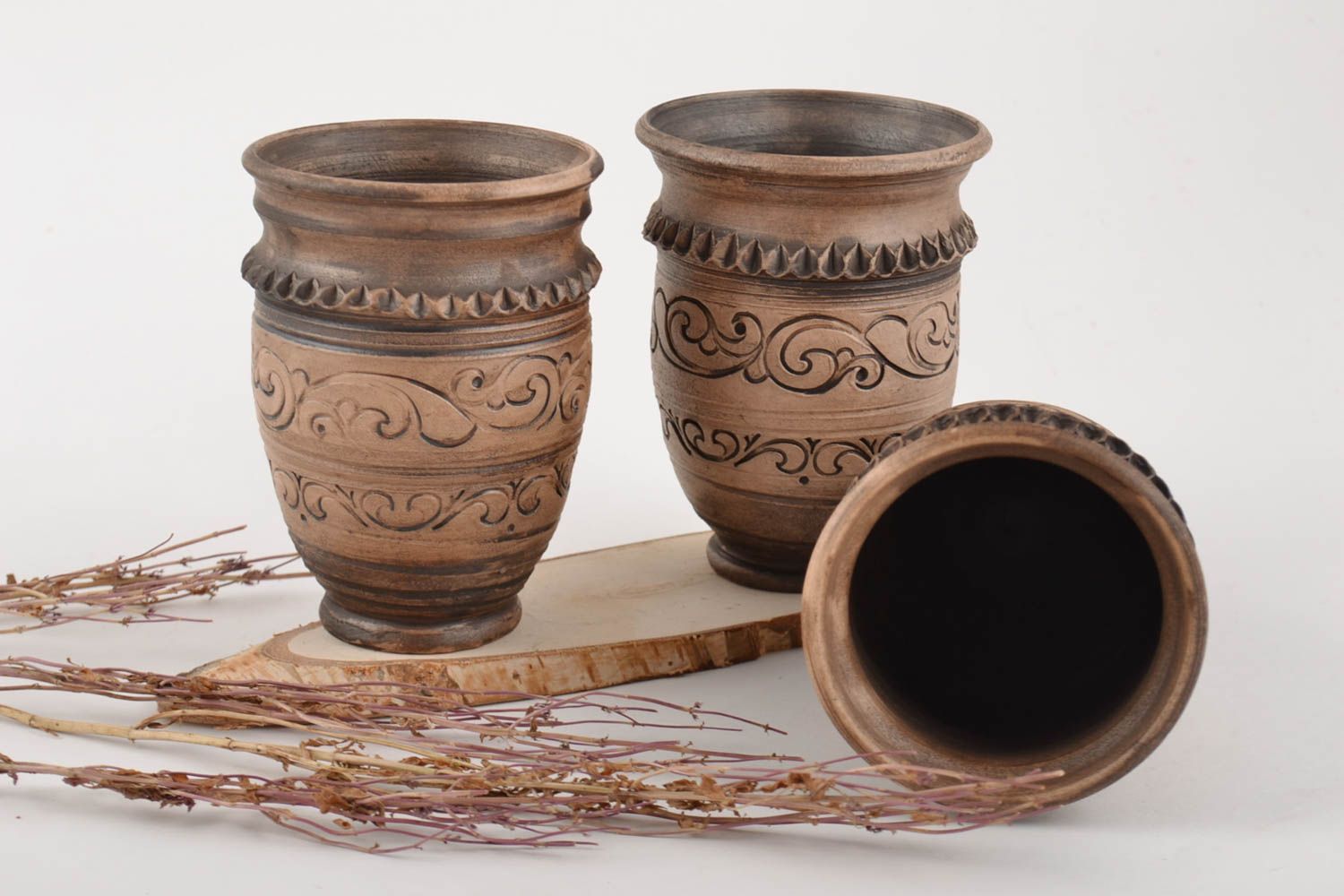 Vasos de arcilla conjunto de tres artículos por 330 ml con ornamento artesanales foto 1