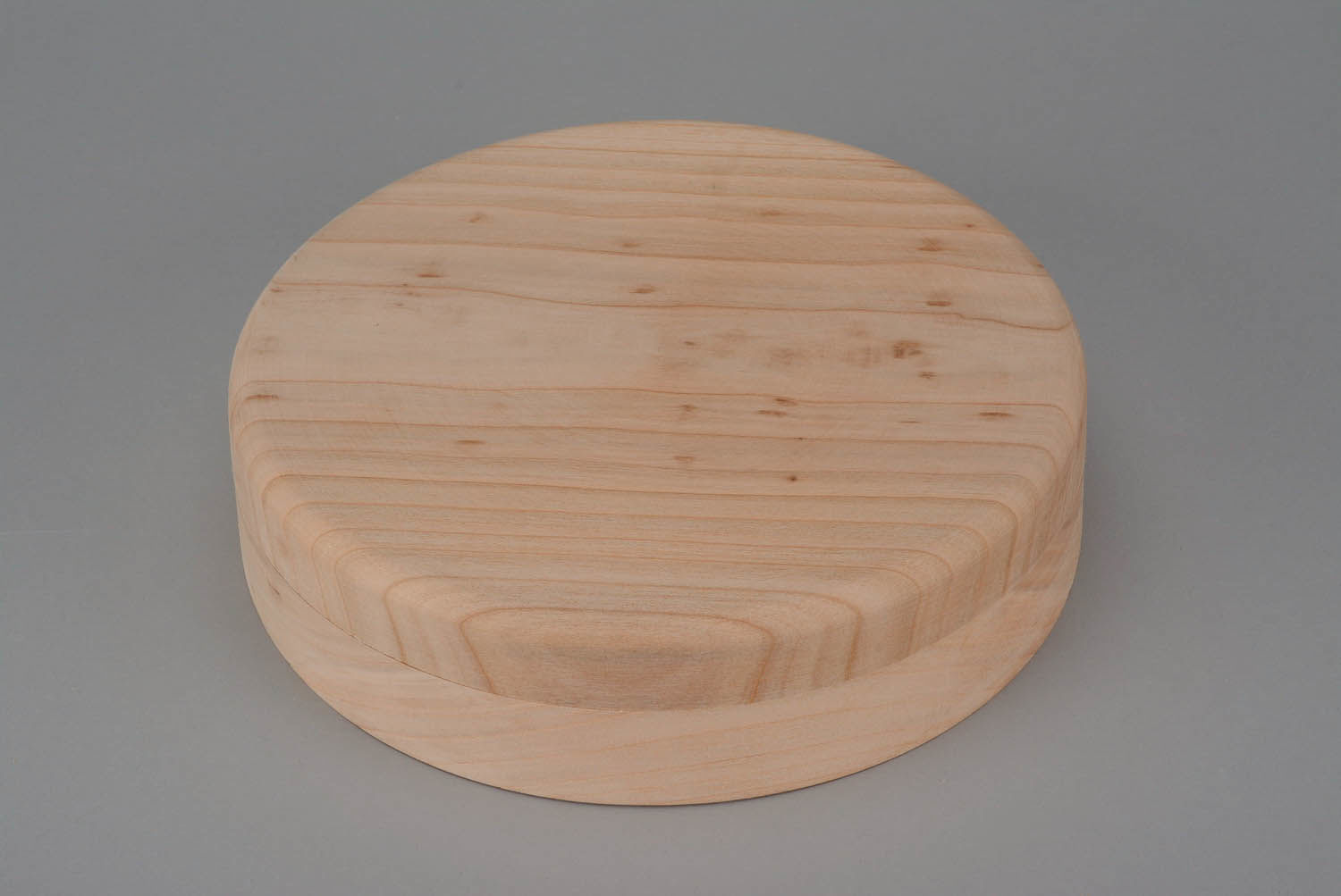 Caja de madera redonda en blanco foto 4