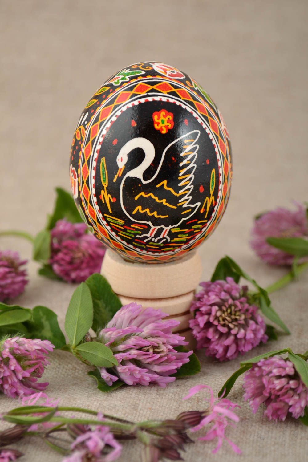 Oeuf de Pâques décoratif fait main avec ornement peint souvenir original photo 1
