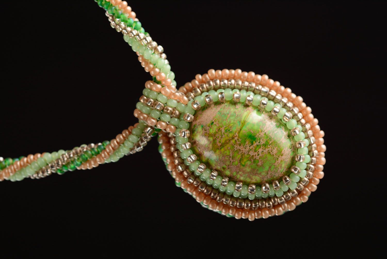 Collier en perles de rocaille avec pendentif en variscite photo 2