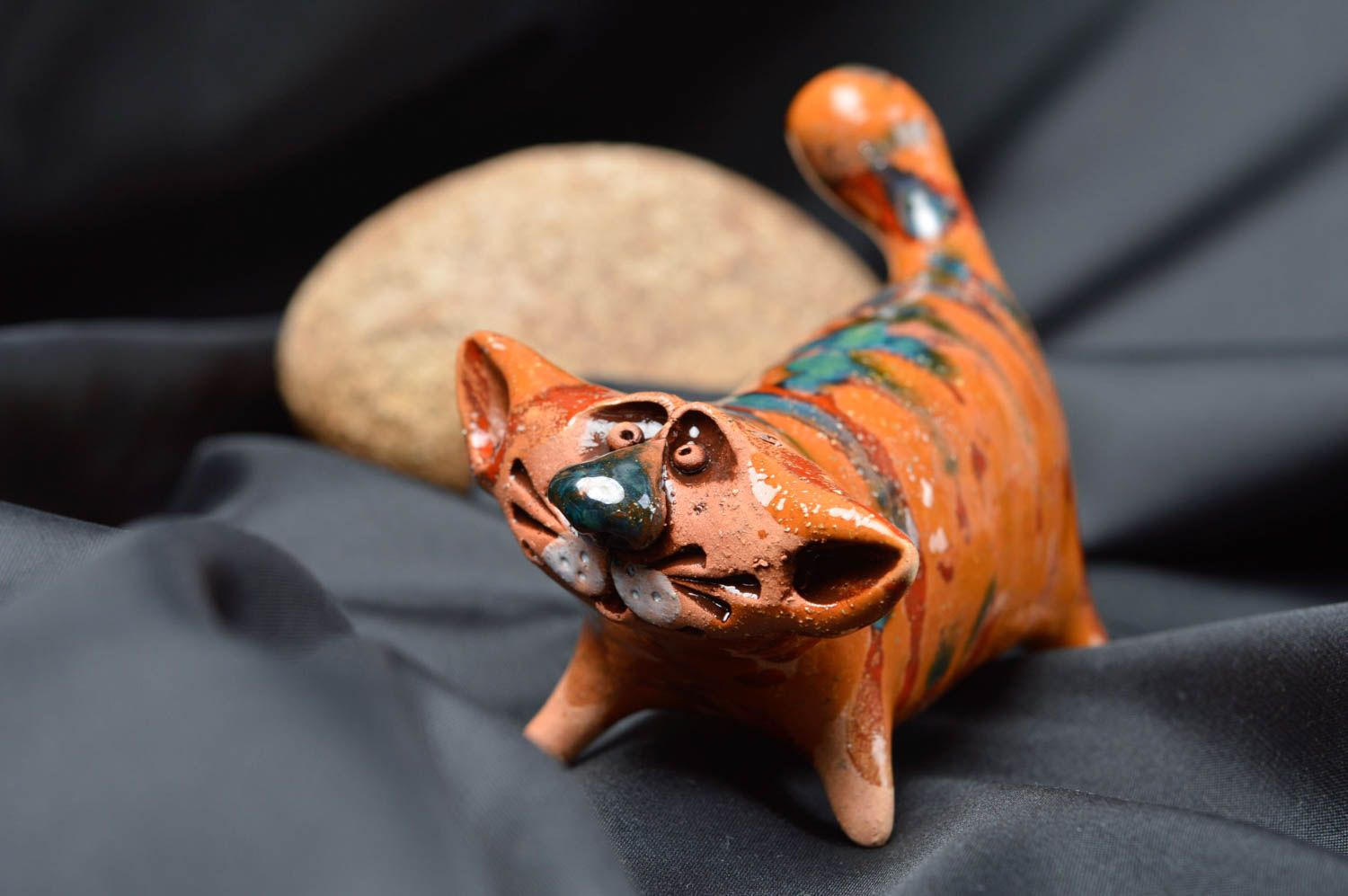 Figurine en argile faite main peinte de glaçure colorée Gros chat orange photo 1