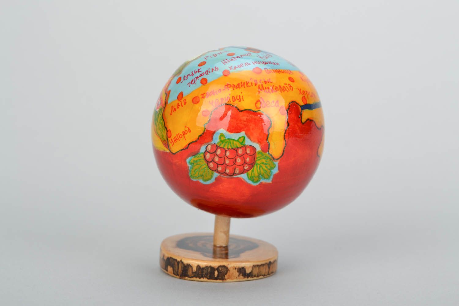 Figura de madera de globo Ucrania foto 5