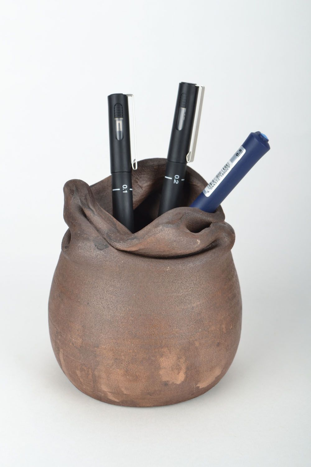 Suporte para canetas e lápis feito à mão de cerâmica foto 1