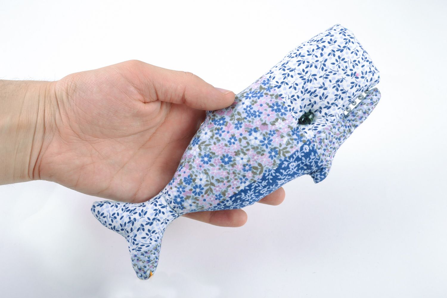 Petit jouet mou en tissu de coton Cachalot bleu à motif floral fait main photo 3