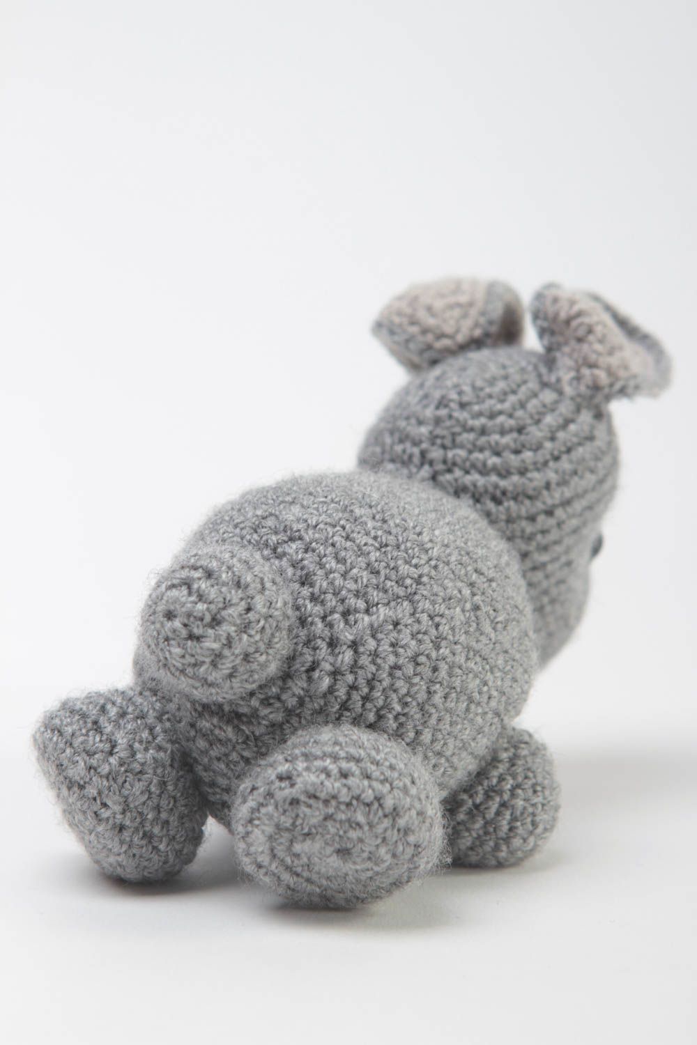 Игрушка кролик ручной работы игрушка животное мягкая вязаная игрушка серая  фото 4