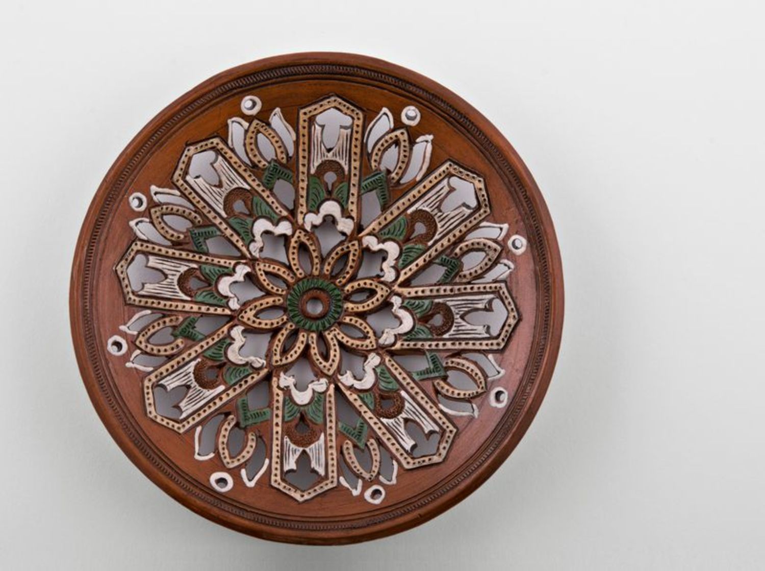 Декоративная керамическая ажурная тарелка фото 5