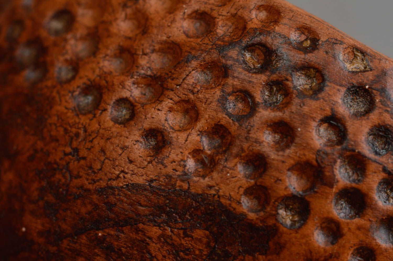Gobelet en terre cuite fait main marron large avec ornements écologique photo 5
